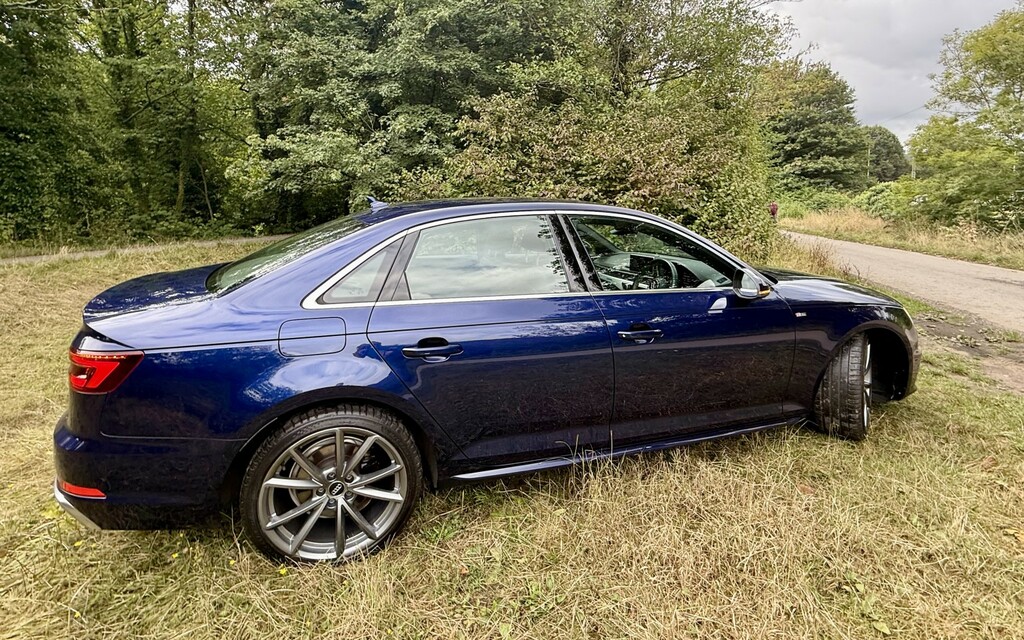 Audi A4 Saloon 2.0 Tdi 40S Line Quattro1owner 38K-ulez-a Blue #5