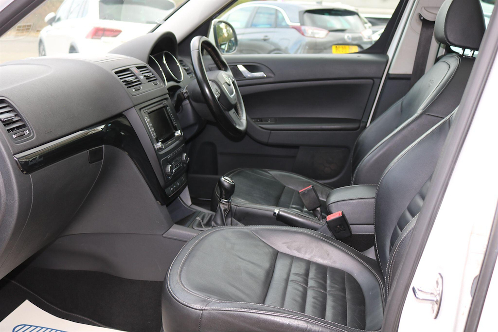 Skoda Yeti Elegance Red #11