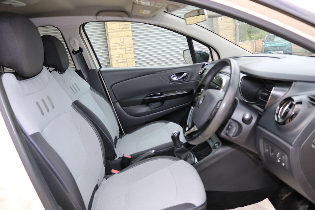 Renault Captur 1.5L Dynamique Medianav Dci 90 Bhp Grey #17