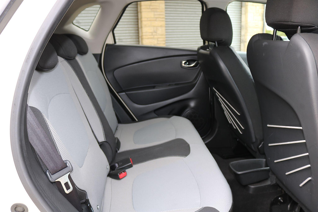 Renault Captur 1.5L Dynamique Medianav Dci 90 Bhp Grey #22