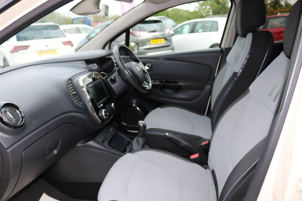 Renault Captur 1.5L Dynamique Medianav Dci 90 Bhp Grey #20