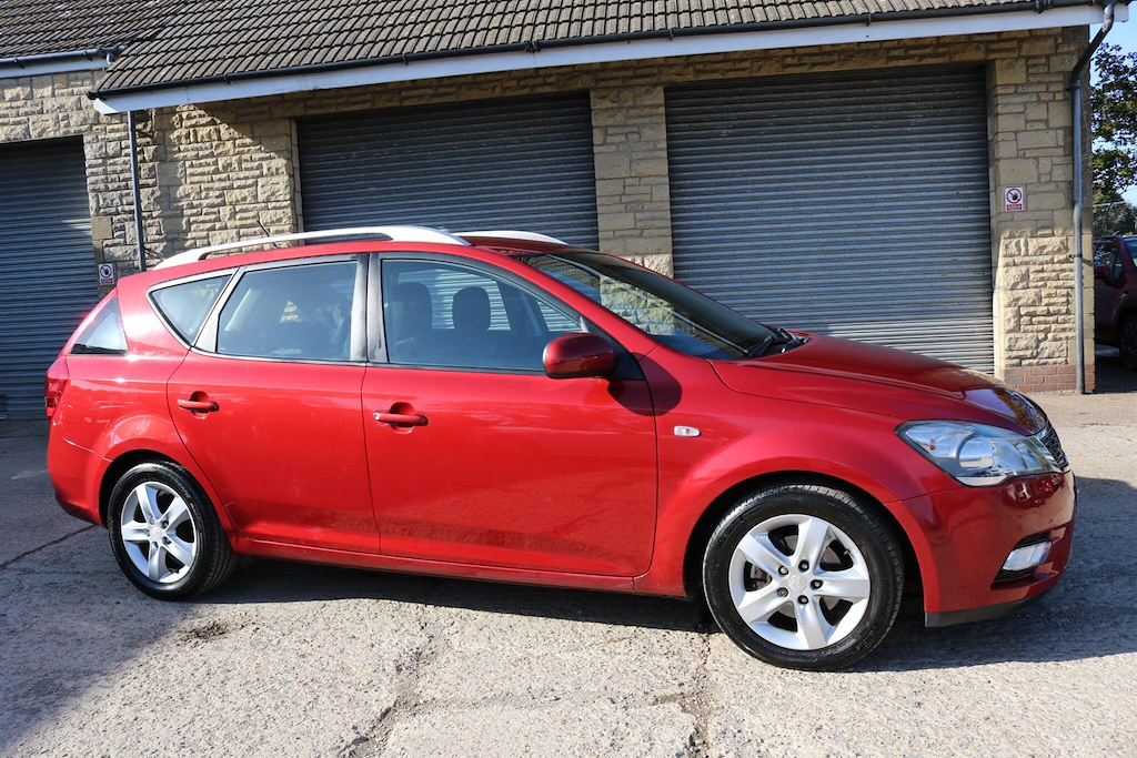 Kia Ceed 1.6 Crdi 2 Sports Wagon Euro 5 Red #3