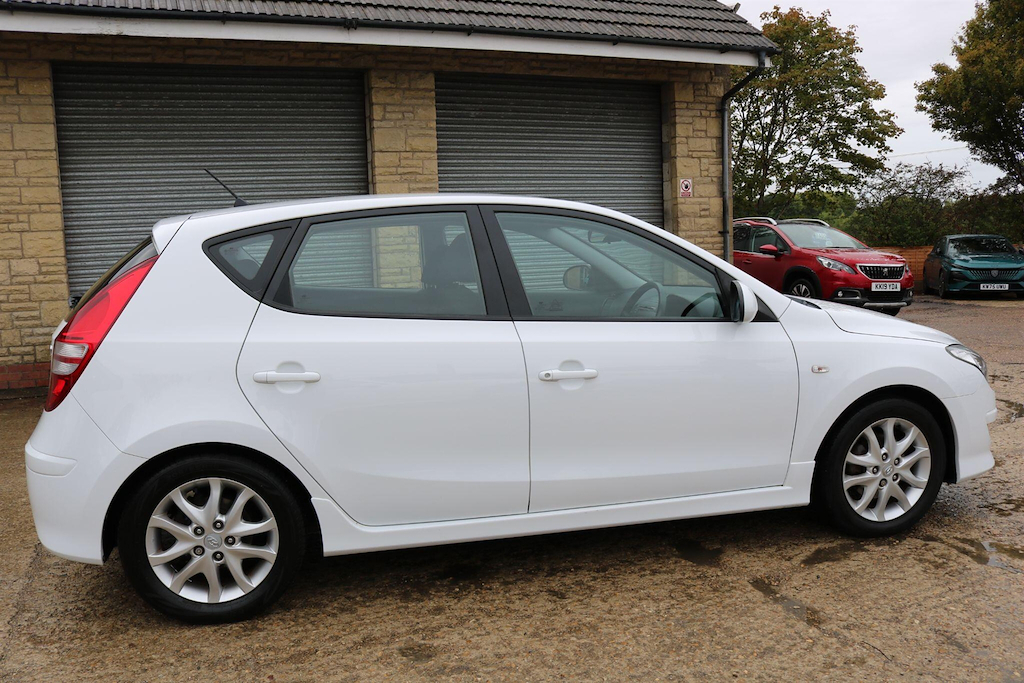 Hyundai I30 1.4 Comfort Hatchback Euro 5 10 White #5