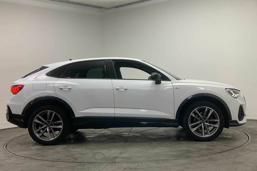 Audi Q3 Black Edition 35 Tfsi 150 Ps 6-Speed - 2022 White #4