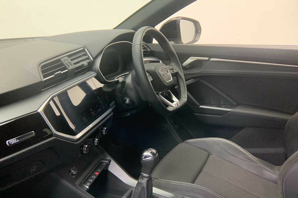 Audi Q3 Black Edition 35 Tfsi 150 Ps 6-Speed - 2022 White #2