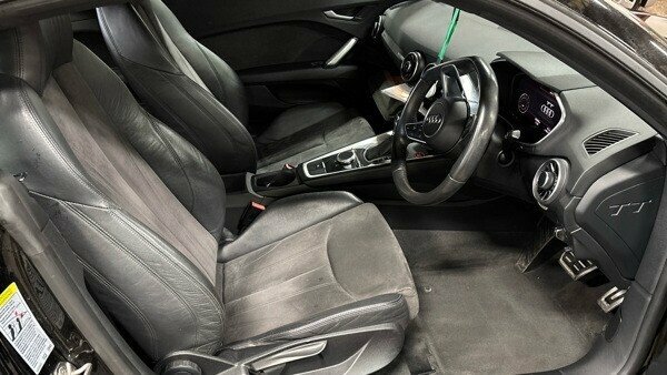 Audi TT 2L Sport Black #3