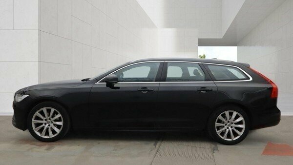 Volvo V90 2L Momentum Plus Black #3