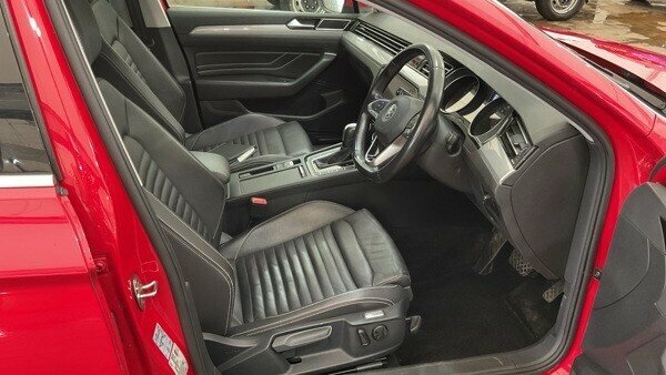 Volkswagen Passat 2L Sel Red #4
