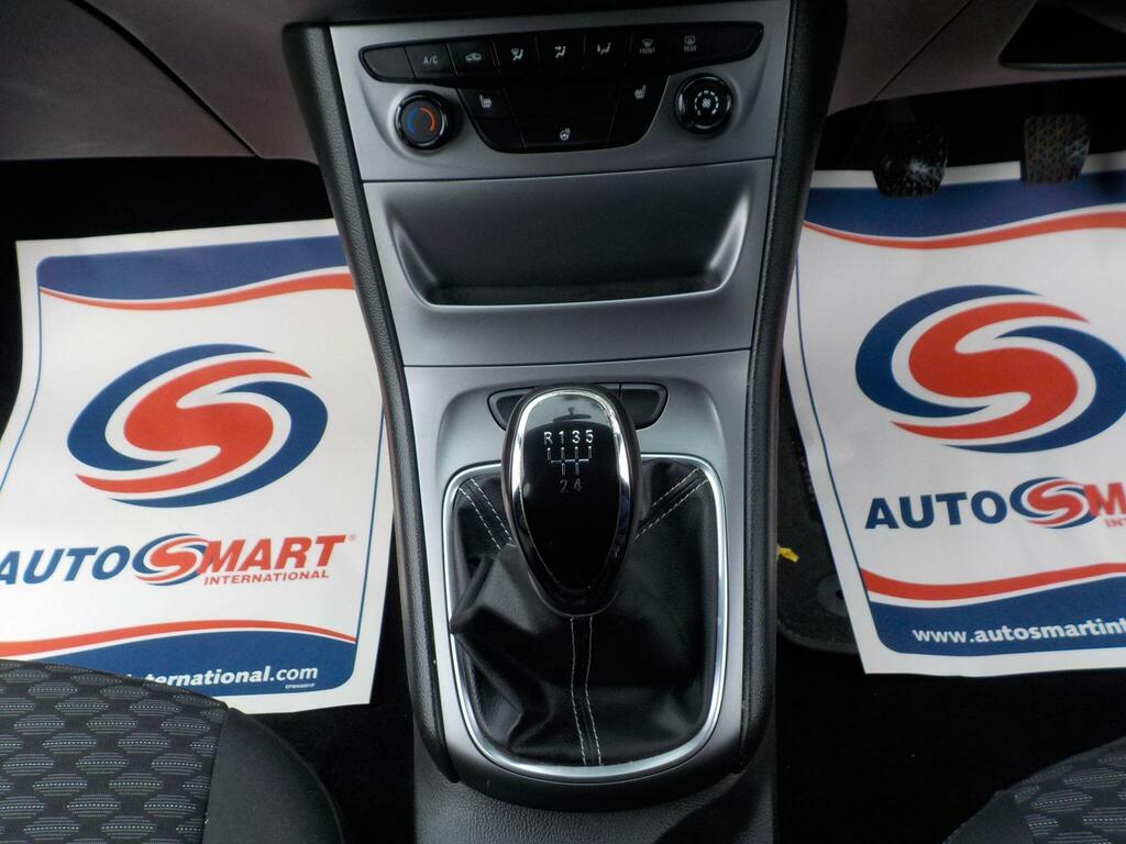 Vauxhall Astra Sri White #16
