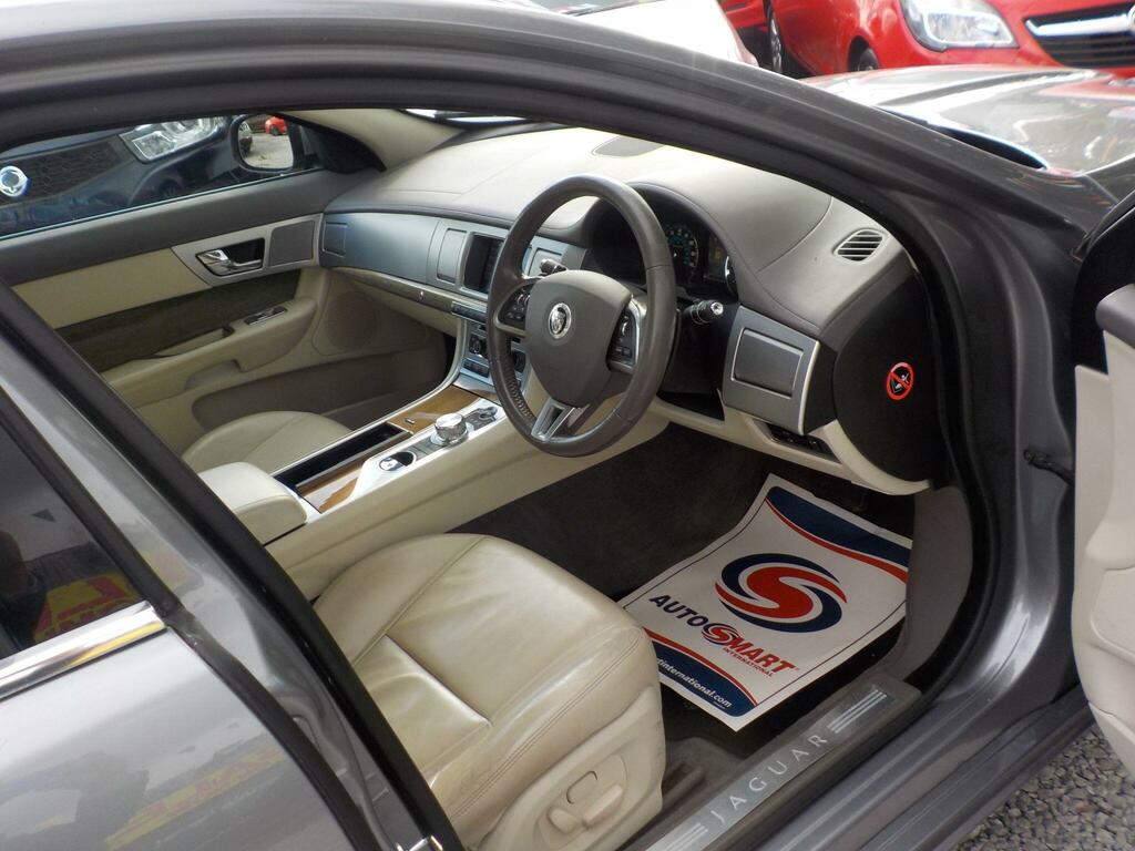 Jaguar XF D Luxury Grey #10