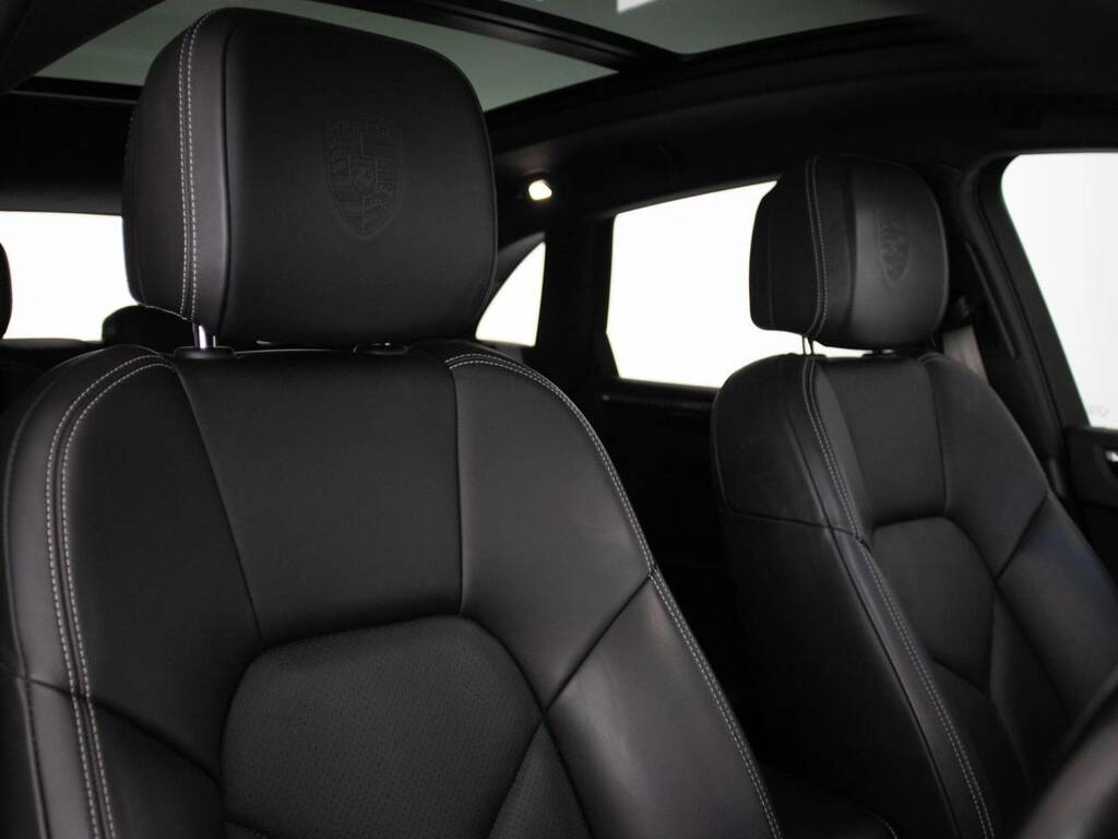 Porsche Macan T Black #5