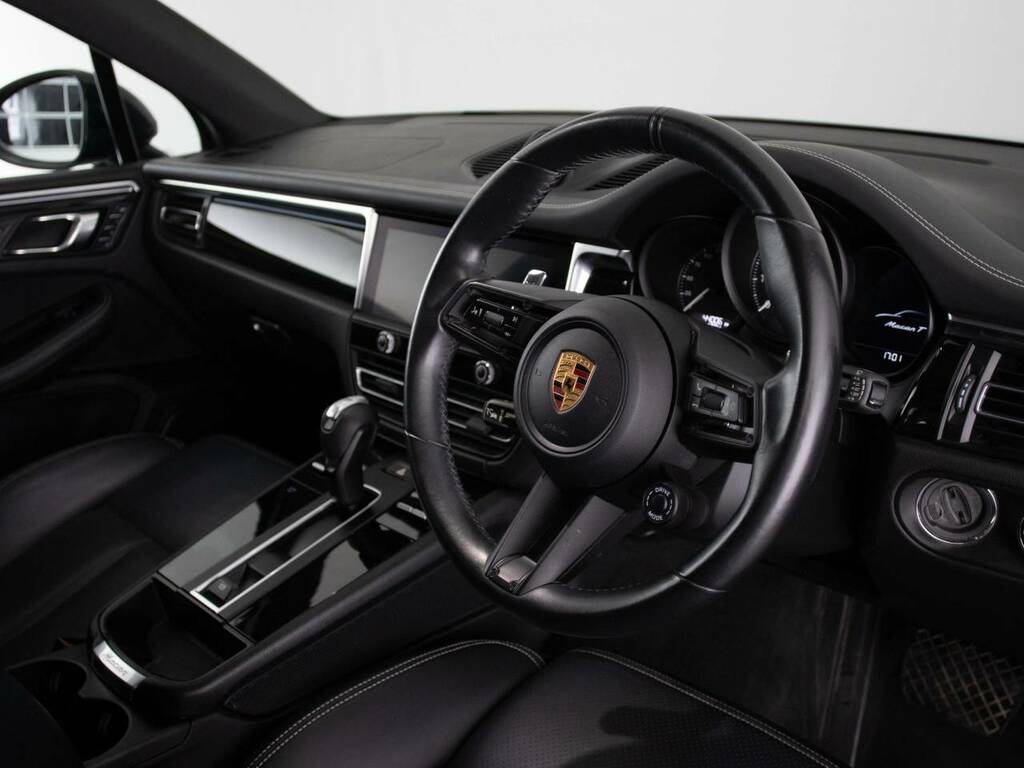 Porsche Macan T Black #4