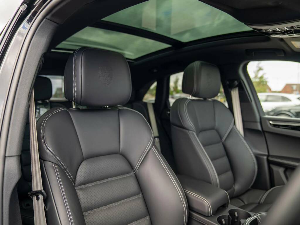 Porsche Macan T Black #5