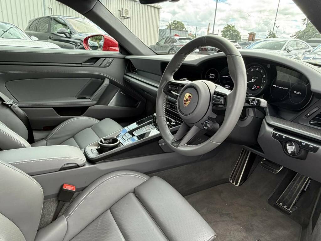Porsche 911 Carrera 4 Gts Red #4