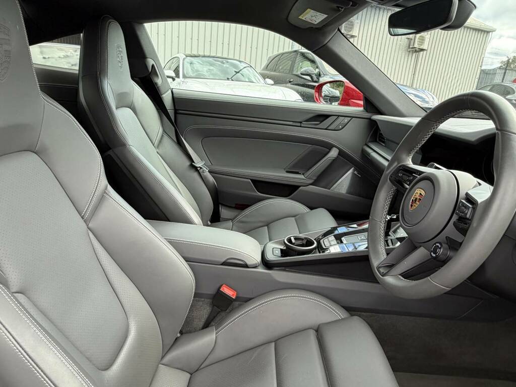 Porsche 911 Carrera 4 Gts Red #5