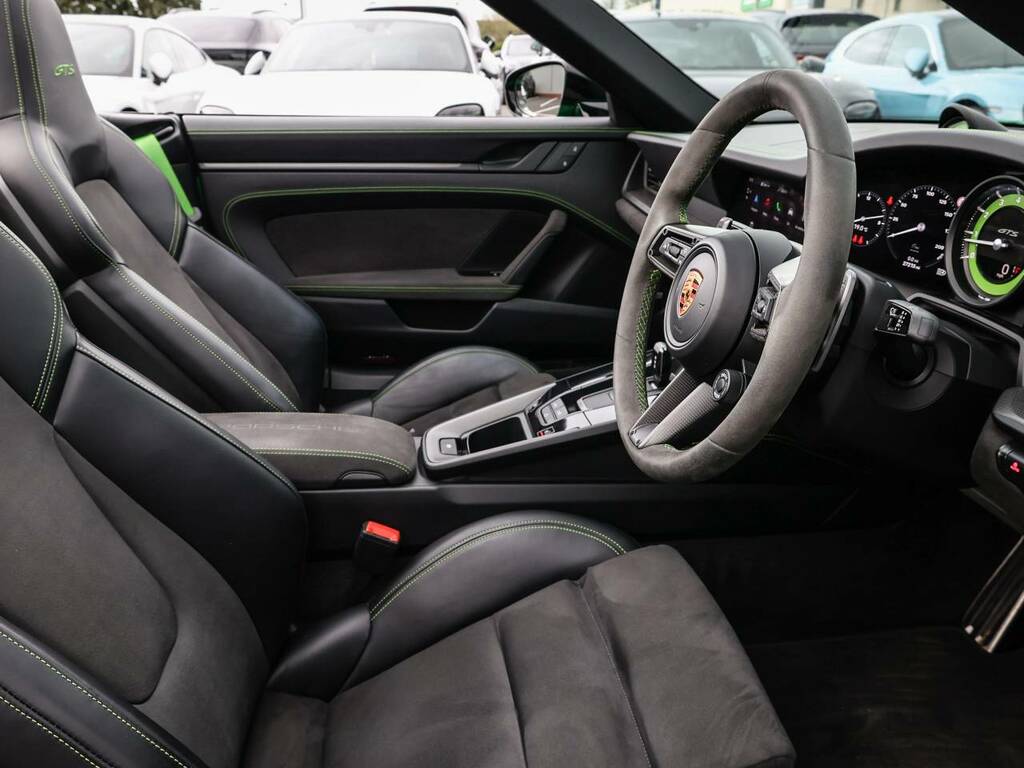 Porsche 911 Carrera 4 Gts Cabriolet Green #5