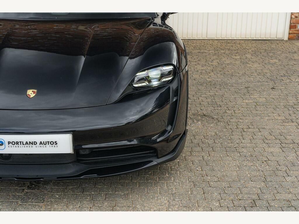 Porsche Taycan Performance Plus 93.4Kwh Black #8