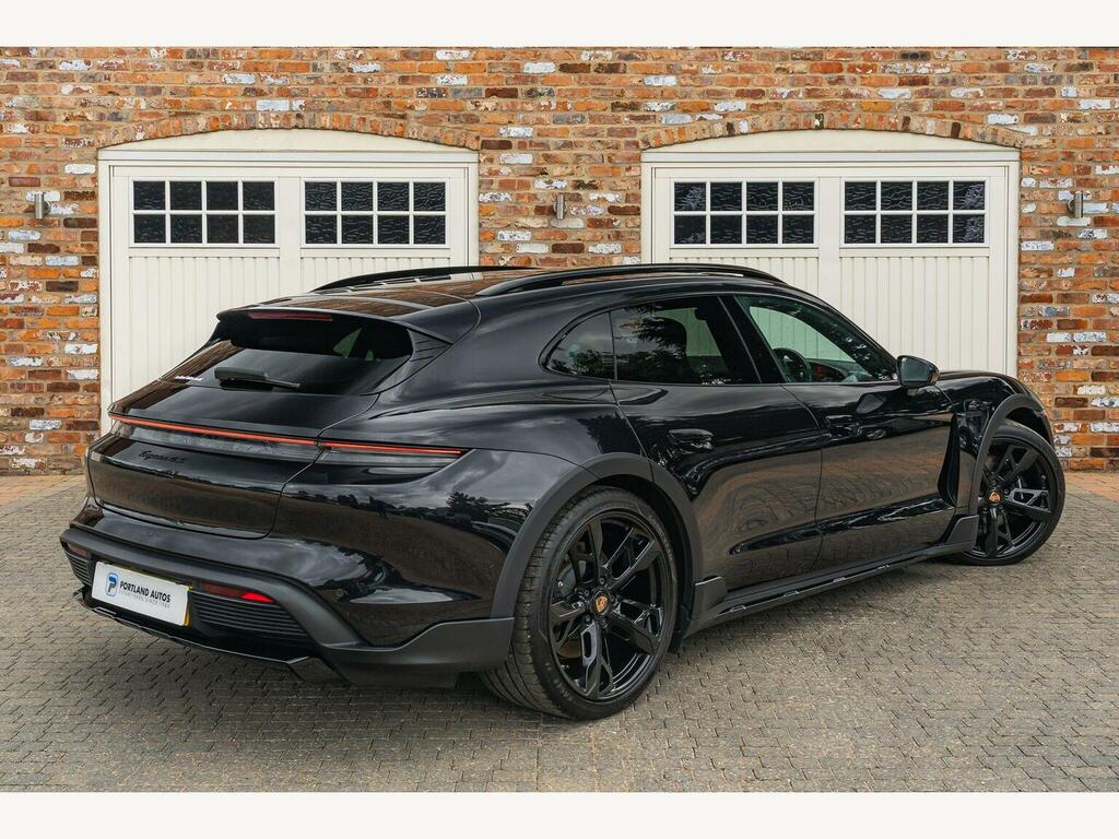 Porsche Taycan Performance Plus 93.4Kwh Black #15