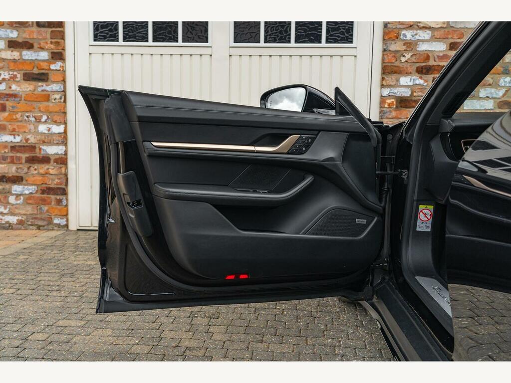 Porsche Taycan Performance Plus 93.4Kwh Black #28