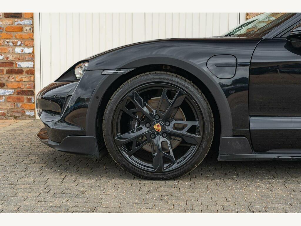Porsche Taycan Performance Plus 93.4Kwh Black #10