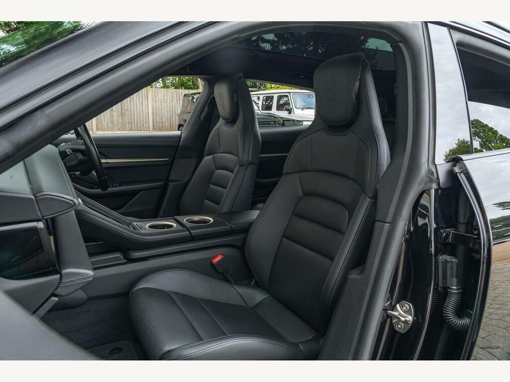 Porsche Taycan Performance Plus 93.4Kwh Black #27