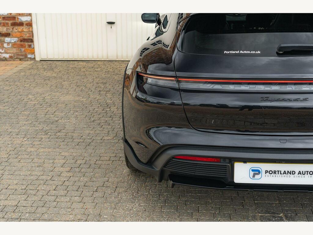 Porsche Taycan Performance Plus 93.4Kwh Black #12