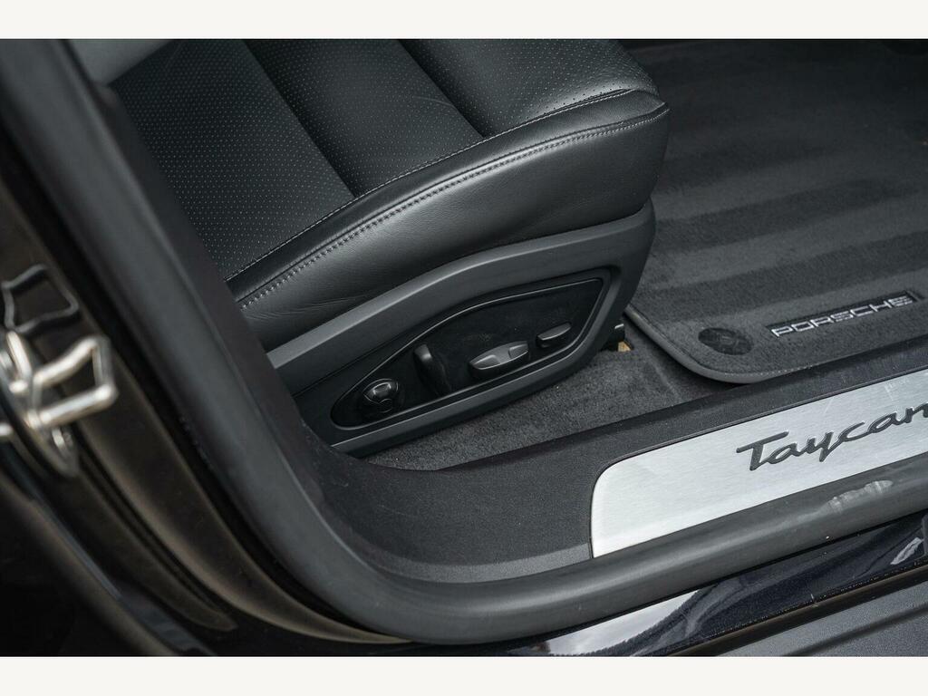 Porsche Taycan Performance Plus 93.4Kwh Black #36
