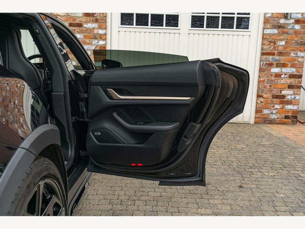 Porsche Taycan Performance Plus 93.4Kwh Black #32