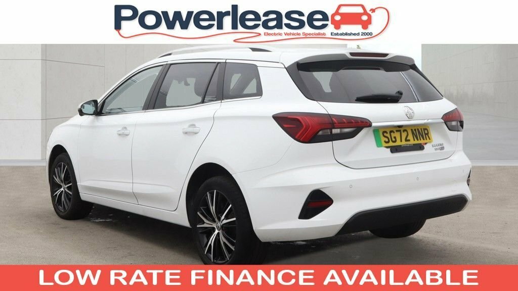 MG MG5 Estate White