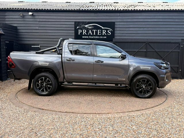 Toyota HILUX 2.8 D-4d Invincible X Pickup Double Cab Grey #4