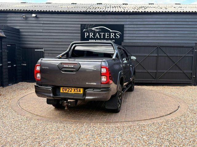 Toyota HILUX 2.8 D-4d Invincible X Pickup Double Cab Grey #3