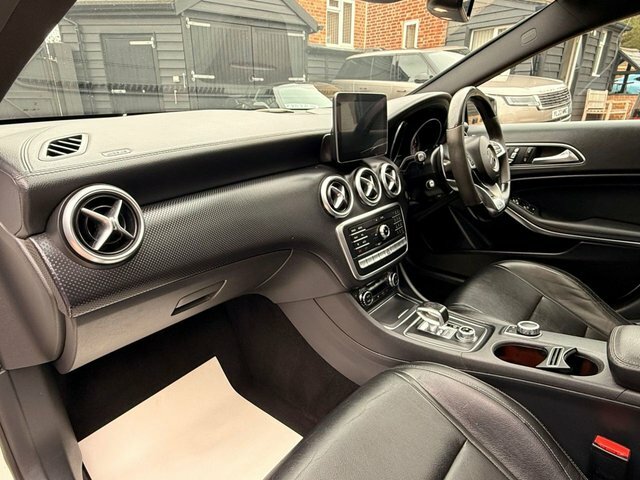 Mercedes-Benz A Class 2.0 A45 Amg Hatchback Spds Dct 4Matic E White #6