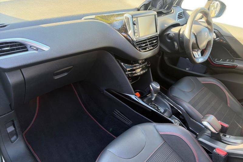 Peugeot 2008 1.2 Puretech 110 Gt Line Eat6 White #2