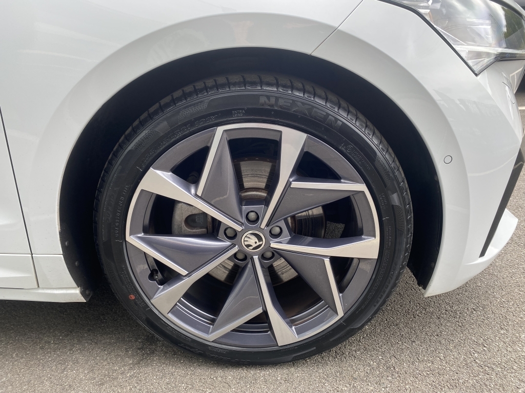 Skoda ENYAQ IV Vrs KJ23NWC White #3