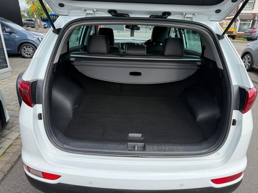 Kia Sportage 2 White #19