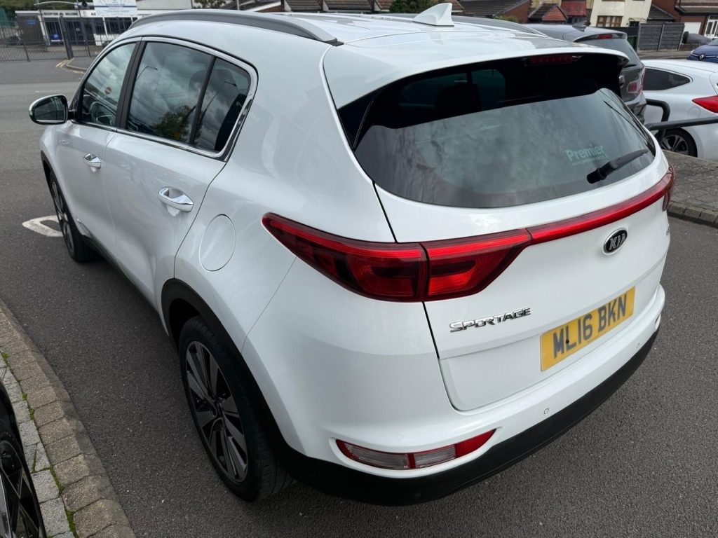 Kia Sportage 2.0 Crdi Kx-3 White #6