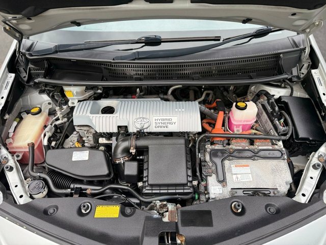 Toyota Prius+ Hatchback Silver #50