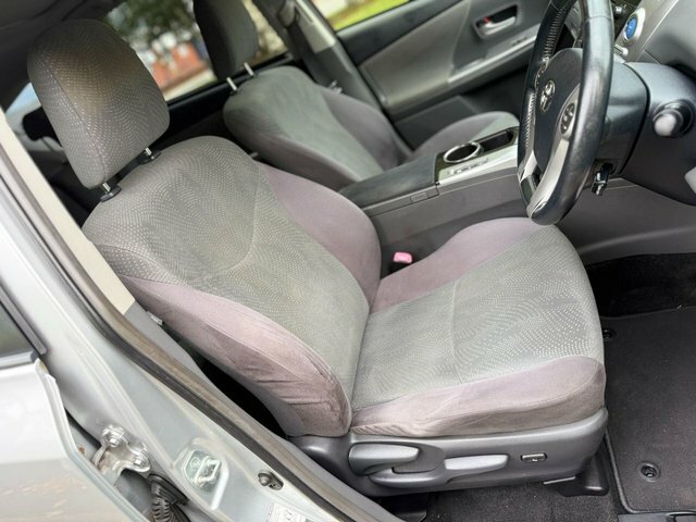 Toyota Prius+ Hatchback Silver #40