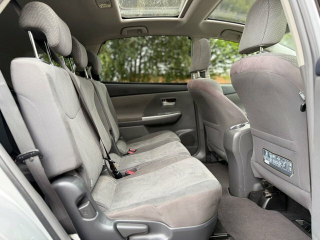 Toyota Prius+ Hatchback Silver #12