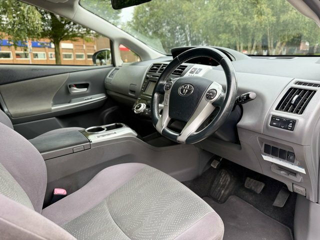 Toyota Prius+ Hatchback Silver #17