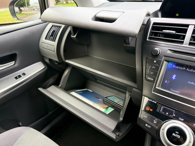 Toyota Prius+ Hatchback Silver #46