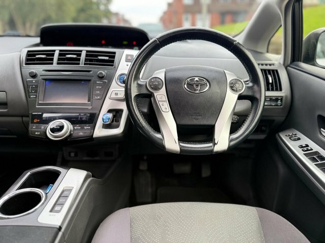 Toyota Prius+ Hatchback Silver #9