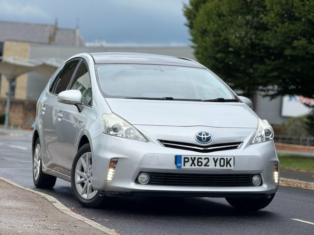 Toyota Prius+ Hatchback Silver #48