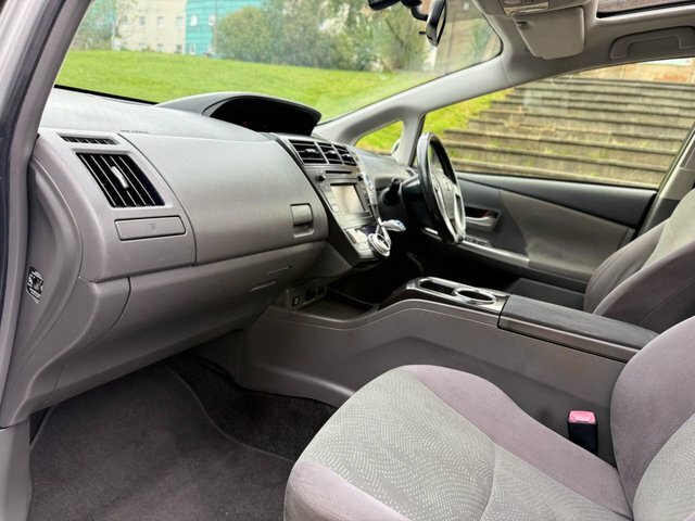 Toyota Prius+ Hatchback Silver #18
