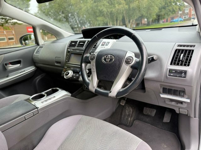 Toyota Prius+ Hatchback Silver #10