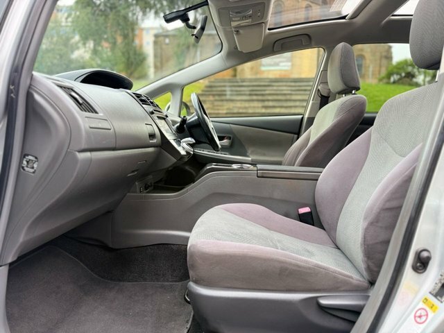 Toyota Prius+ Hatchback Silver #44