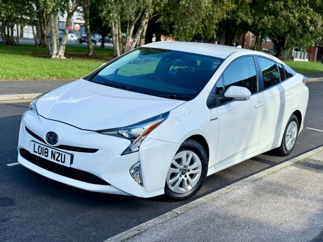 Toyota Prius Hatchback White #15