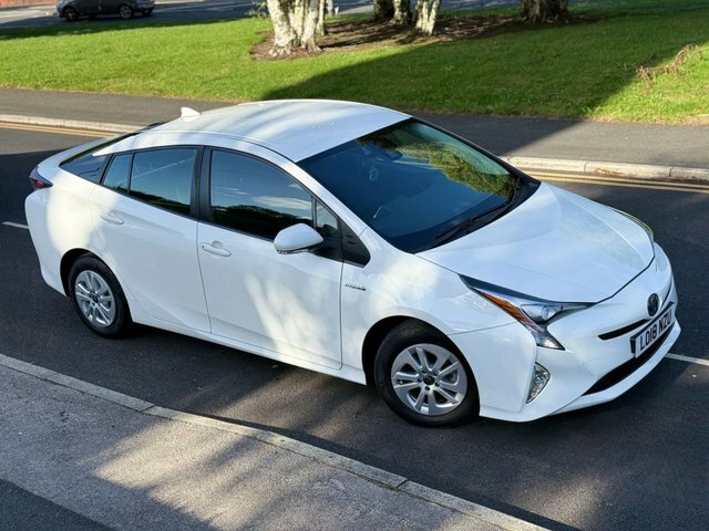 Toyota Prius Hatchback White #61