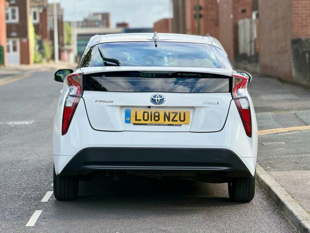 Toyota Prius Vvt-h Active Hatchback White #5