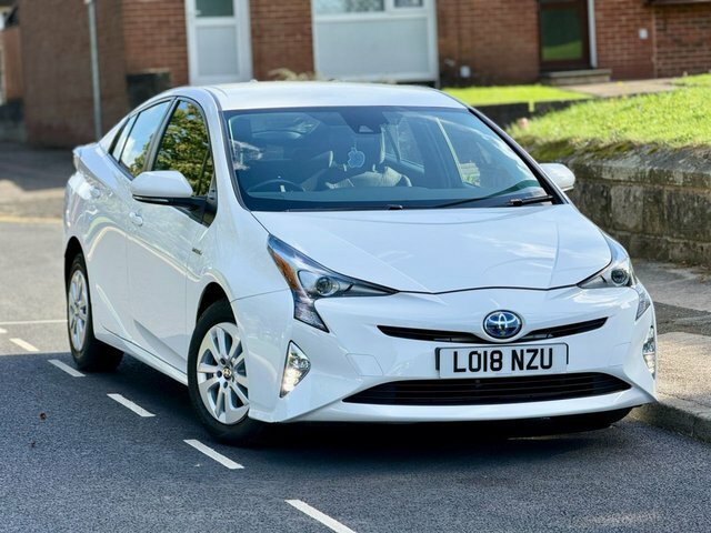 Toyota Prius Hatchback White #16